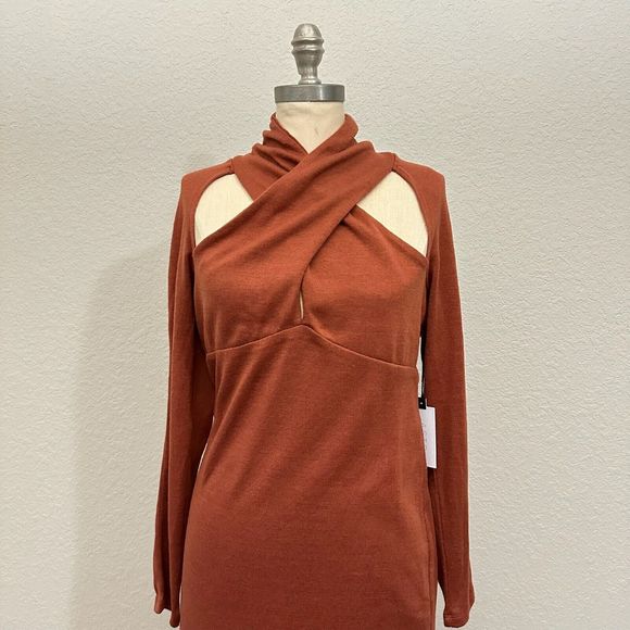 NWT ASTR The Label Wrap Neck Cutout Dress in Rosey Rust - Picture 3 of 12